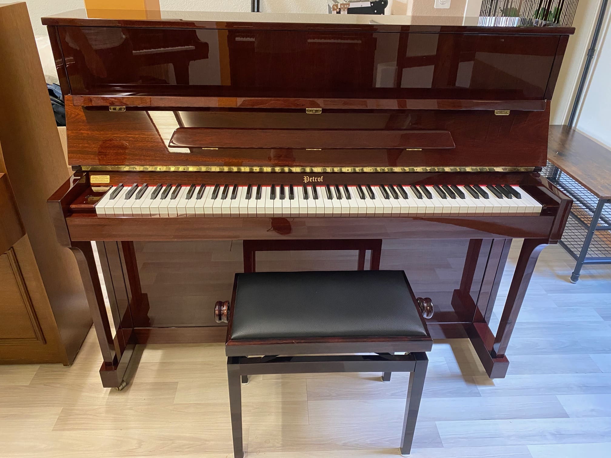 Piano droit Petrof